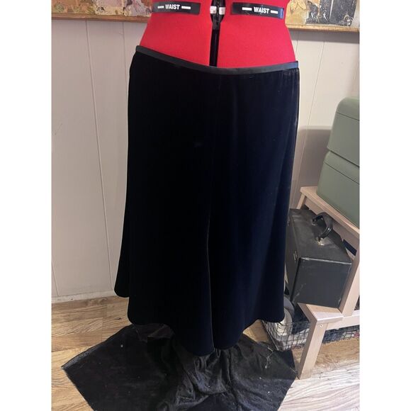 Armani Collection Silk Blend Black Velvet Flared Knee Length Skirt Size 10 NWOT? - Picture 1 of 10